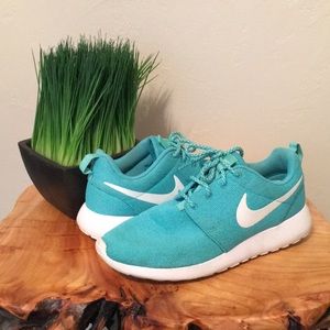 Nike Roshe Turquoise. Size 8.5.